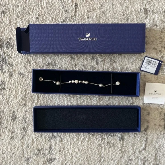 Swarovski Silver Bracelet new in box - Picture 1 of 6